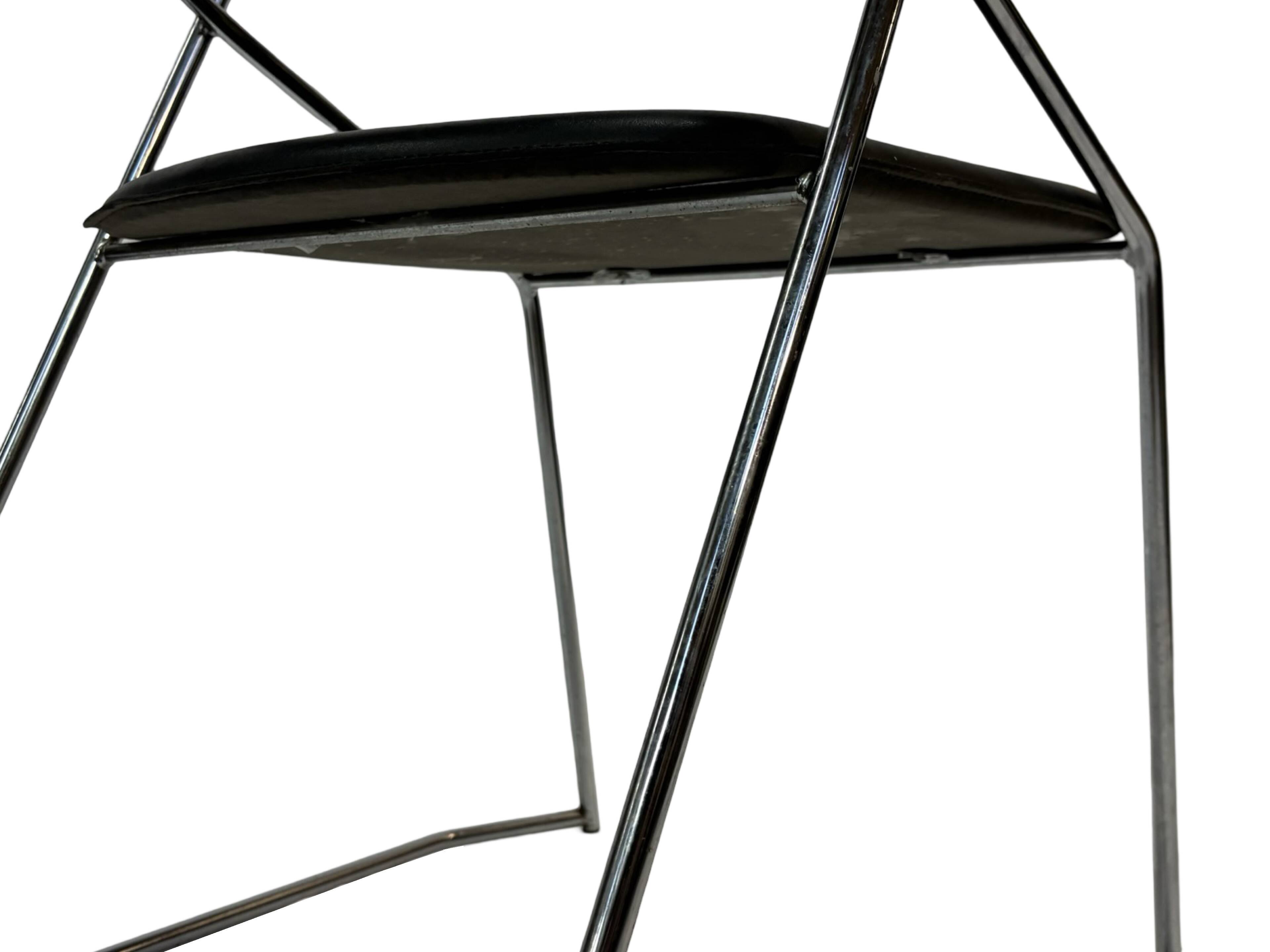 4 chaises minimalistes en fil d'acier chromé, années 80