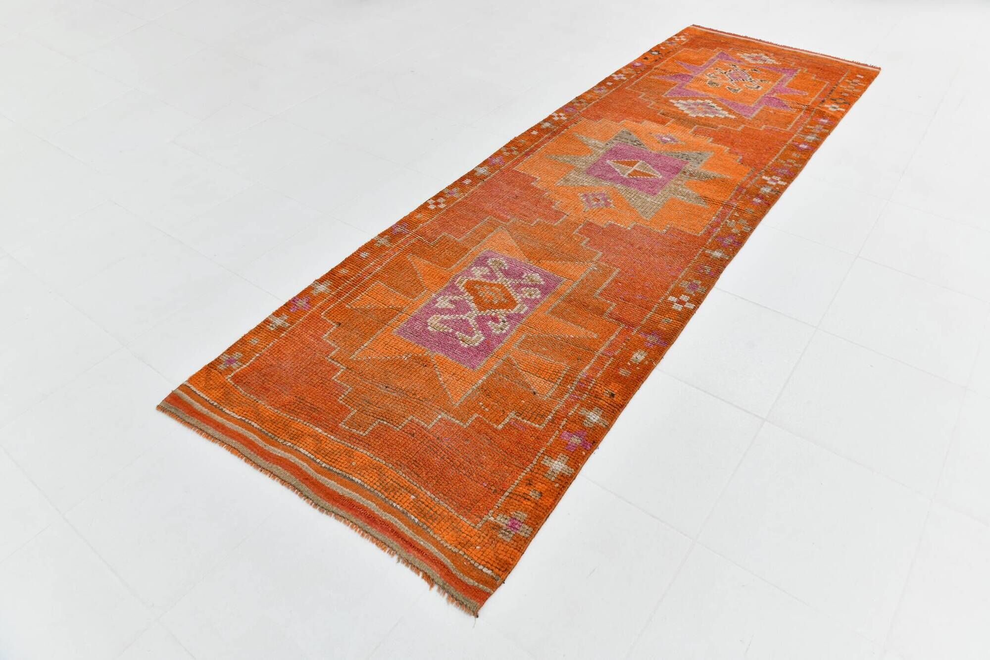 Tapis de couloir persan orange et rose