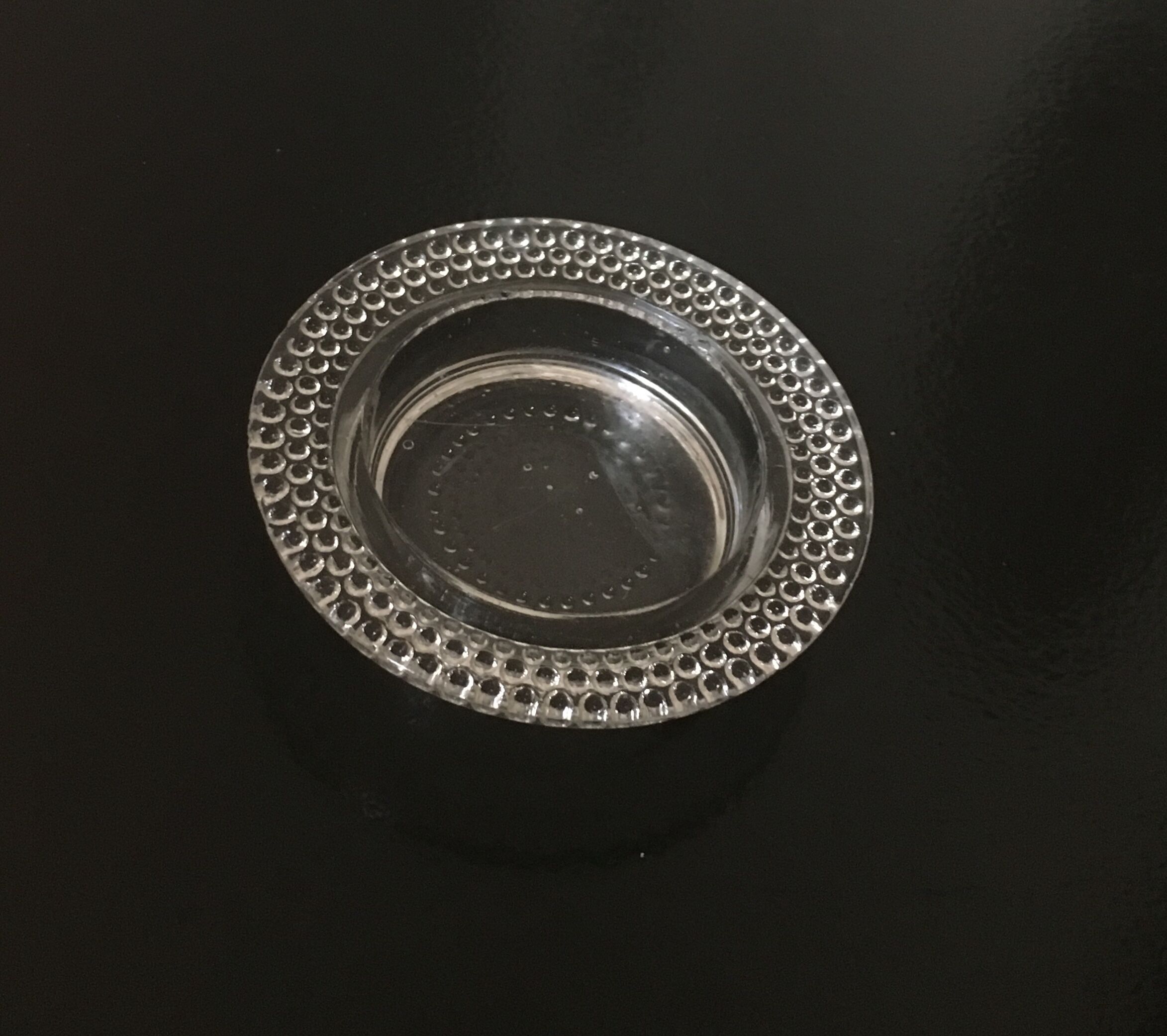 Ensemble de 2 cendriers en verre travaillé