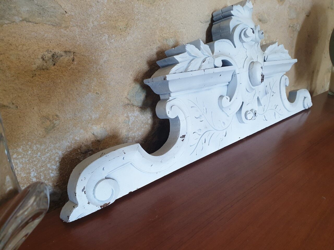 Fronton bois sculpté