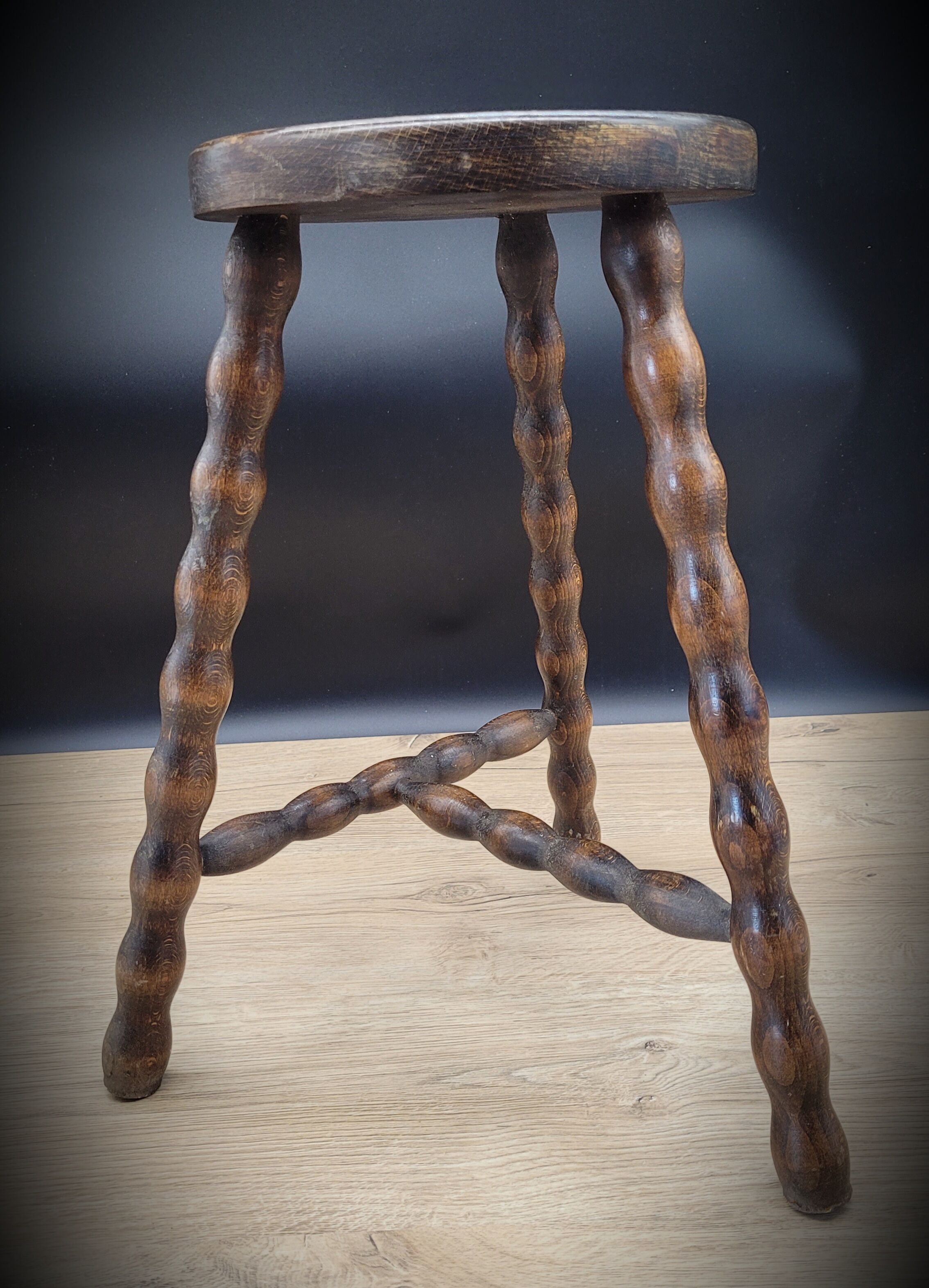 Tripod stool feet ball