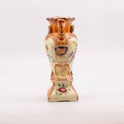 Sublime Capodimonte vase with white and yellow floral patterns.