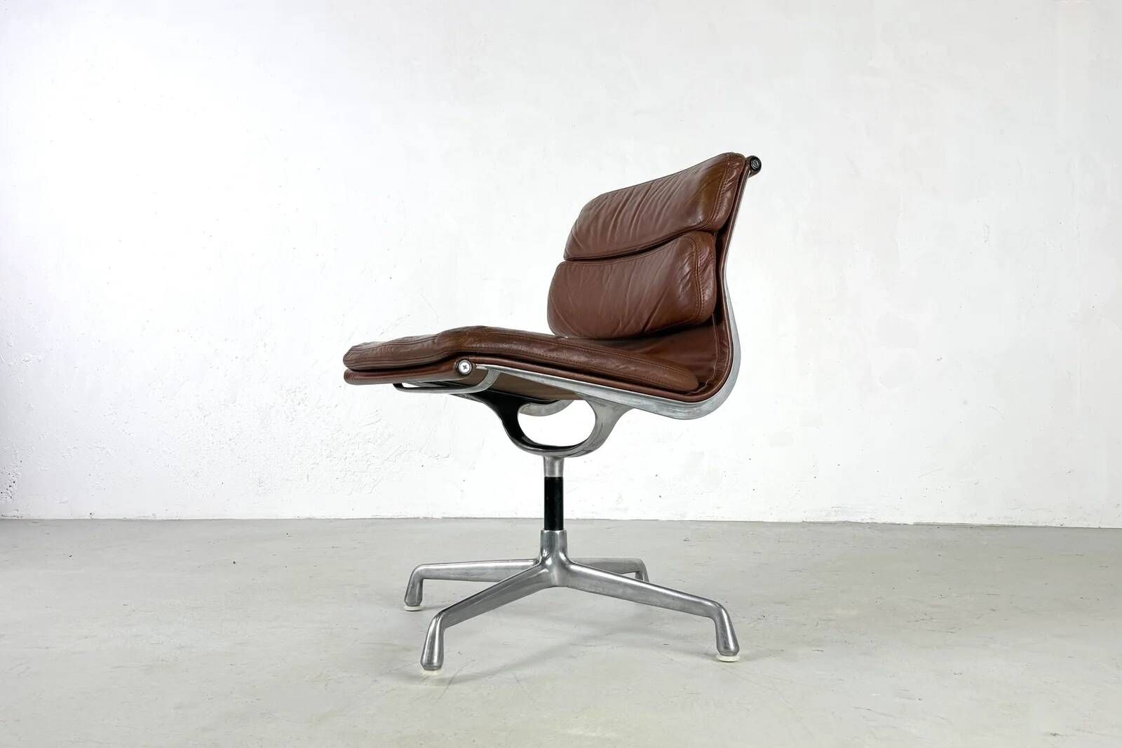 Softpad EA205 par Charles & Ray Eames pour Herman Miller – 1970s