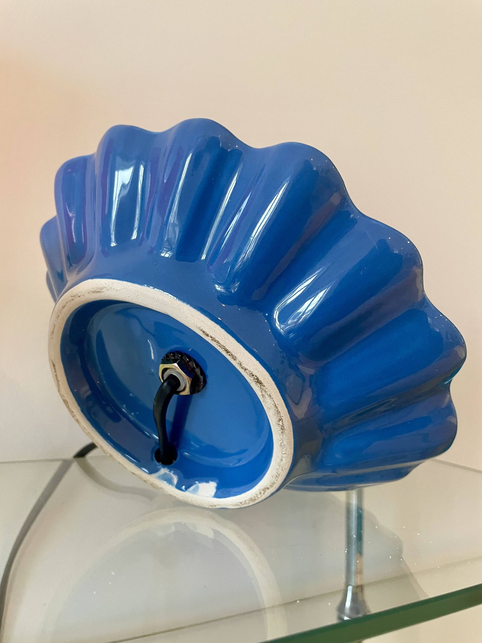 Lampe coquillage en céramique bleue