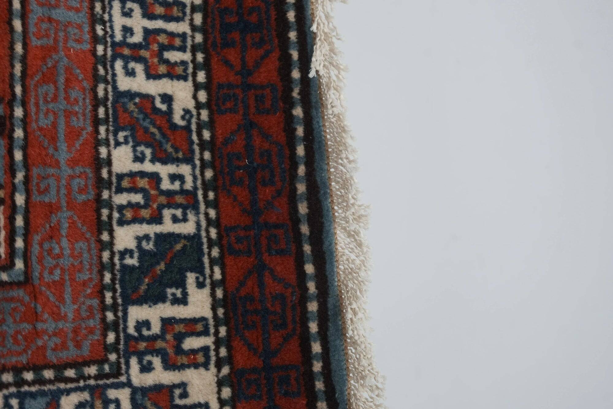 Vintage Turkish hallway rug 66x1 cm