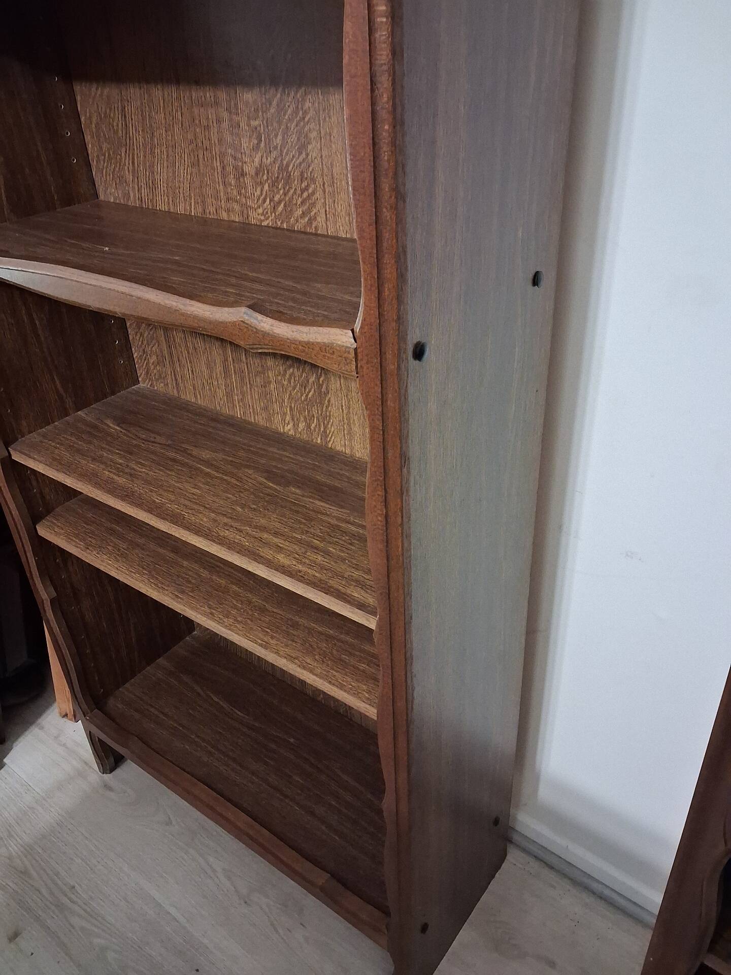 Set of 2 tall bookshelves