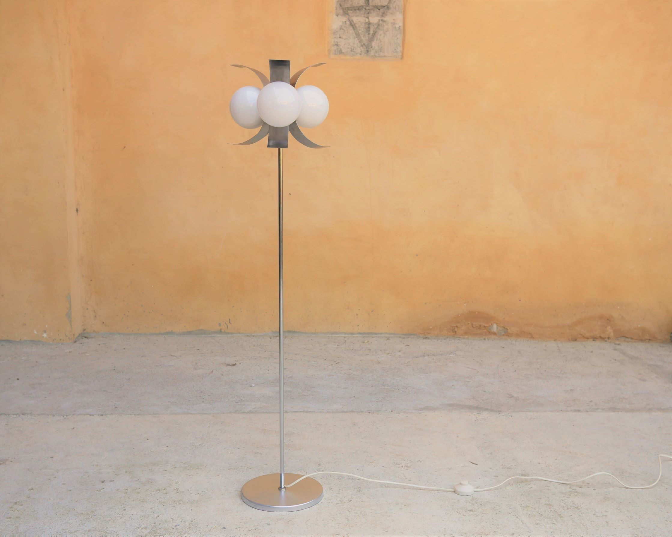 Vintage space age lamppost