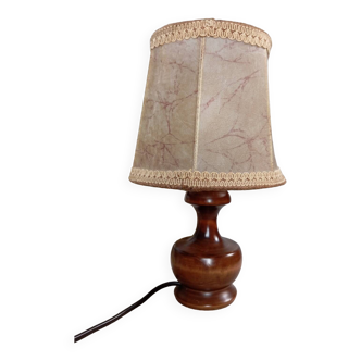 Turned wood table lamp, veined lampshade, vintage