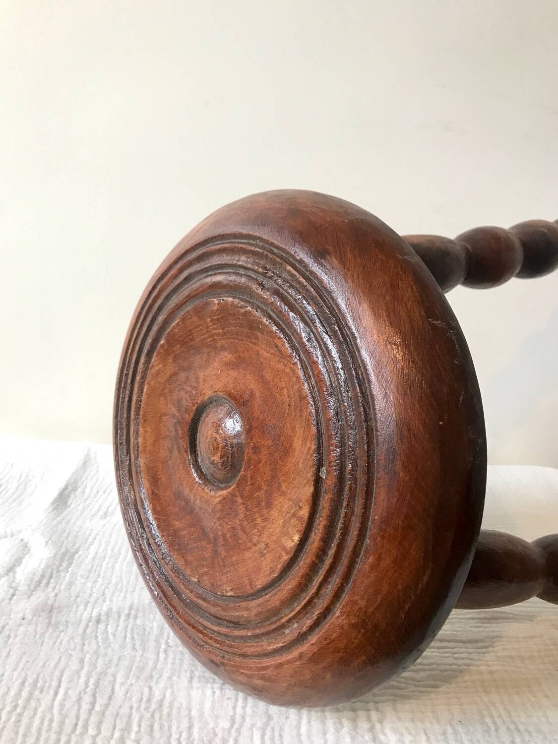 Tripod stool with coil legs
