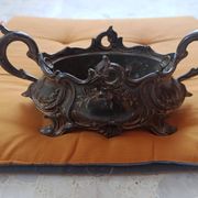 Jardiniere de table style Louis XV, rococo en étain, XIXème s.