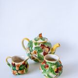 Tea service consisting of a teapot, a milk jug and a numbered hazelnut slip sugar bowl