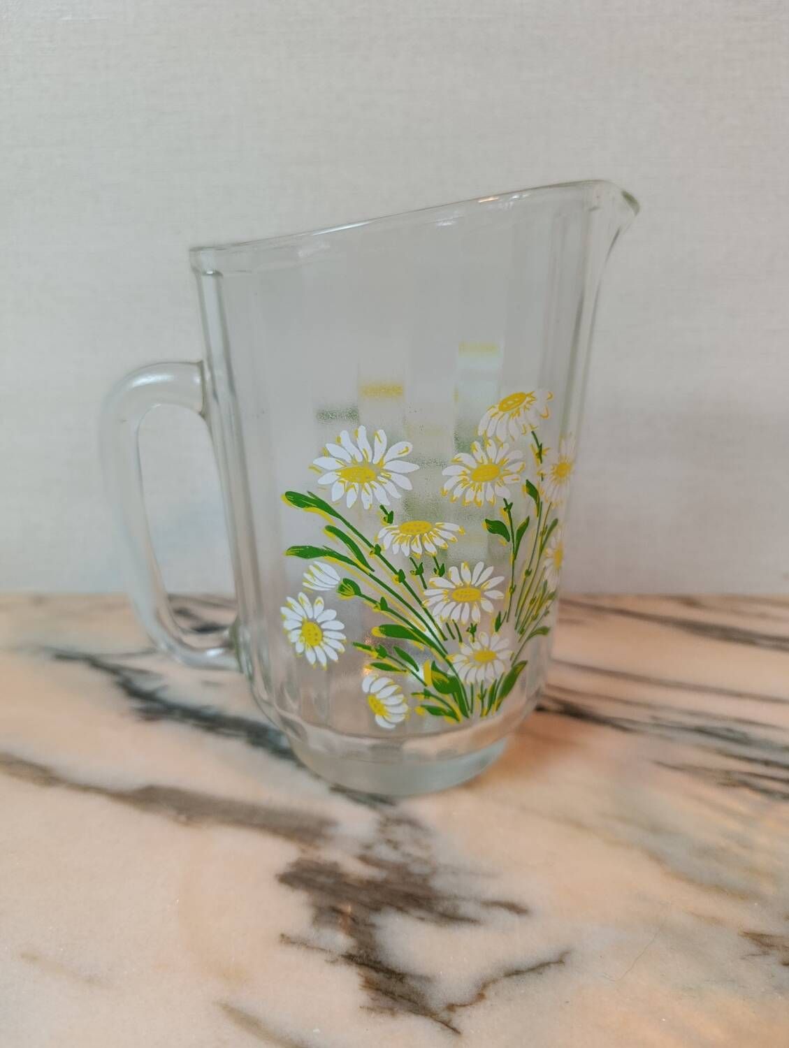 Orangeade service with a jug and six glasses featuring a daisy pattern.