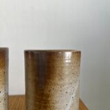 Deux gobelets en grès anciens