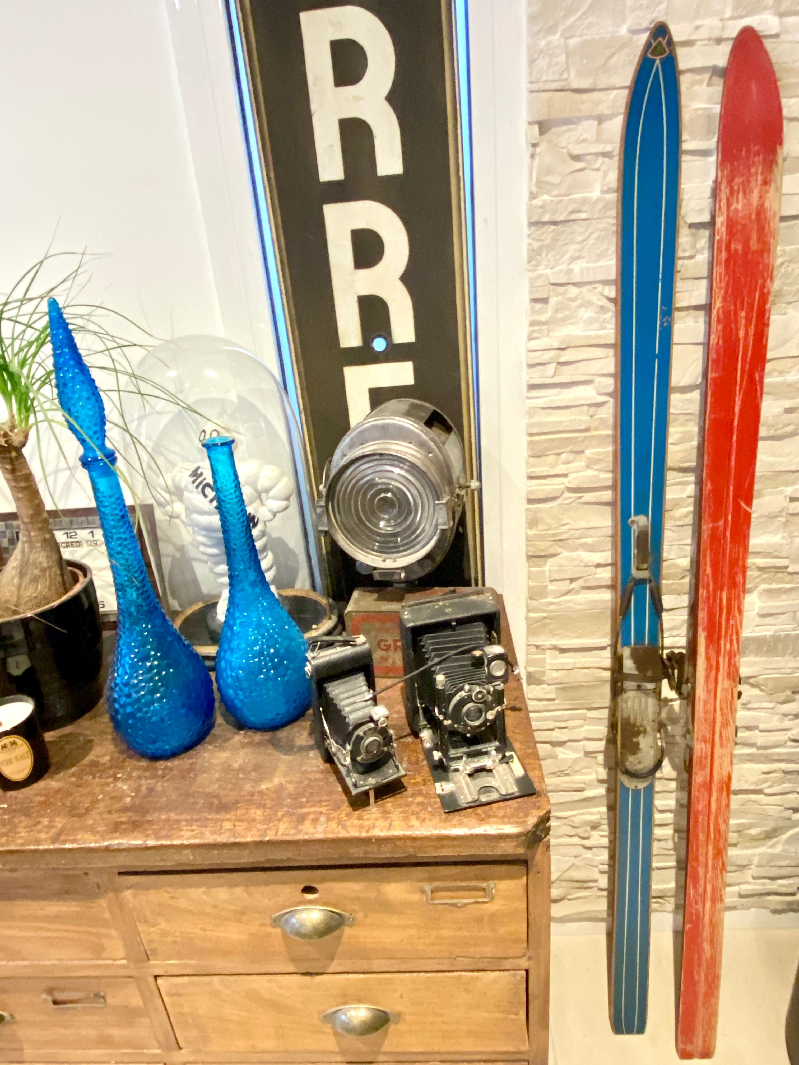 Paire de ski vintage en bois