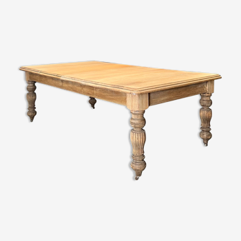 English table in solid oak