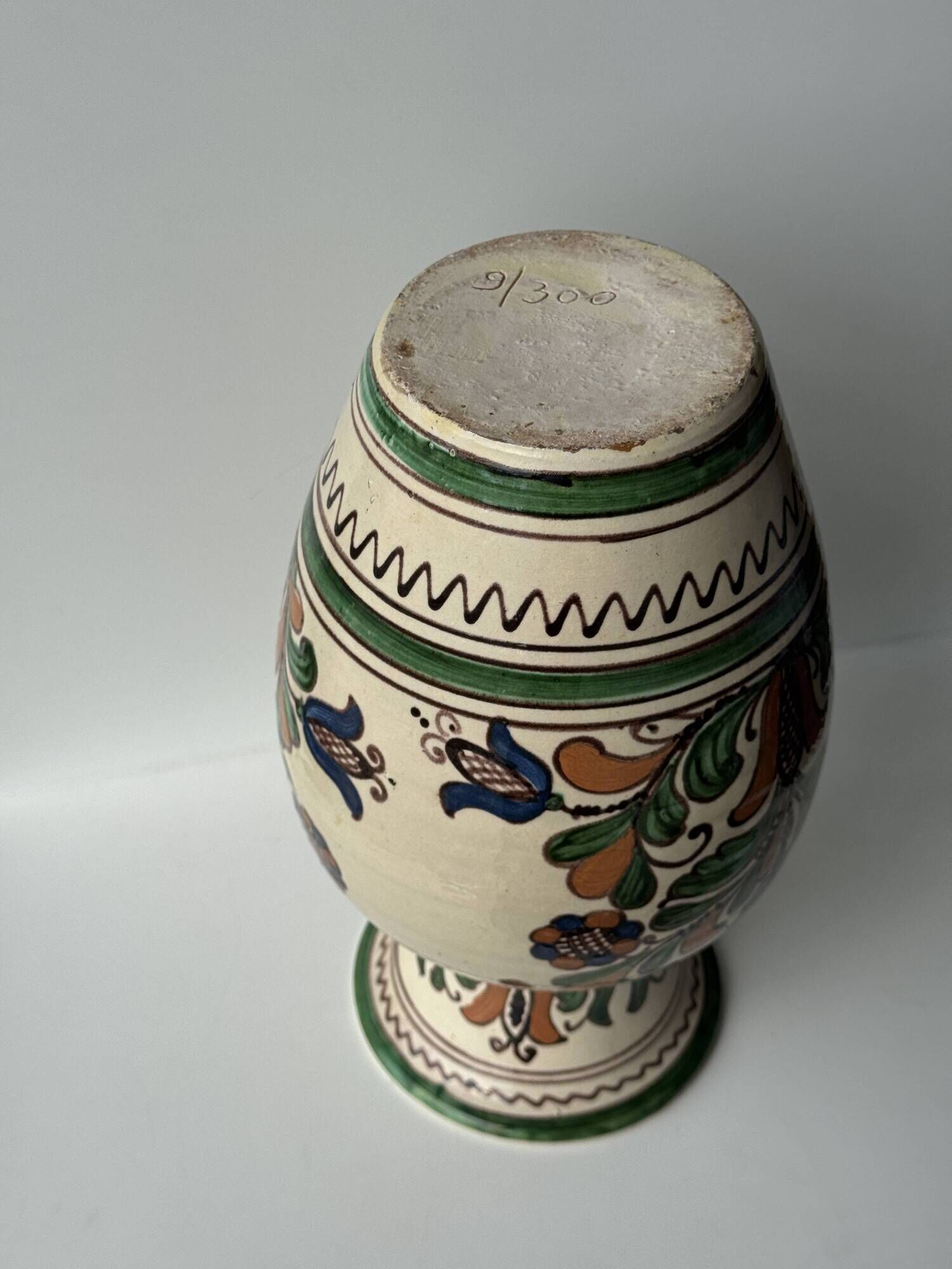 Large Provençal vase with beige background, green, blue and brown decoration of stylized plants