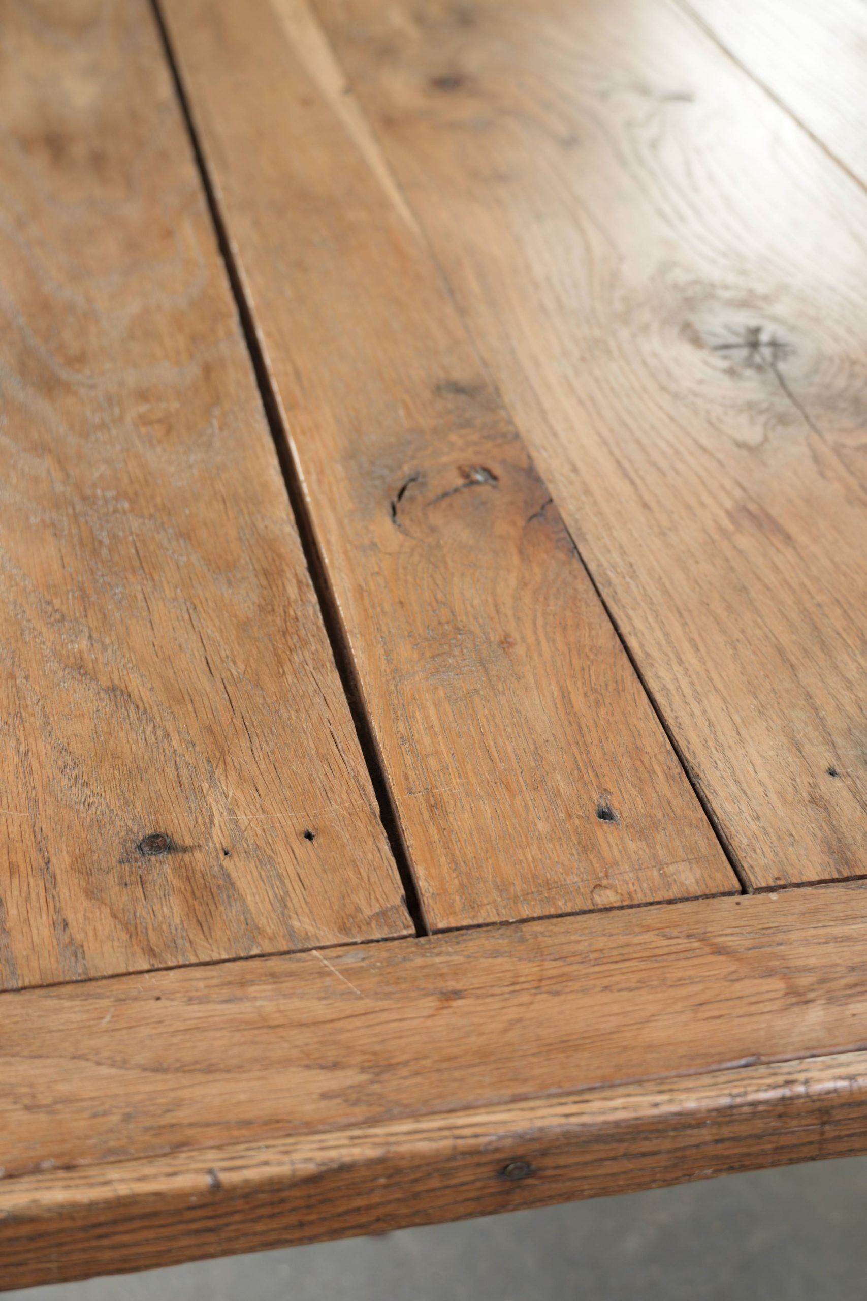 Antique pinewood coffee table with a drawer and a rural appearance