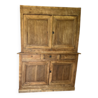 Double-bodied buffet