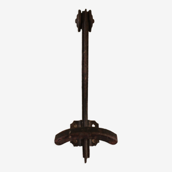 Curved metal coat rack with two hooks