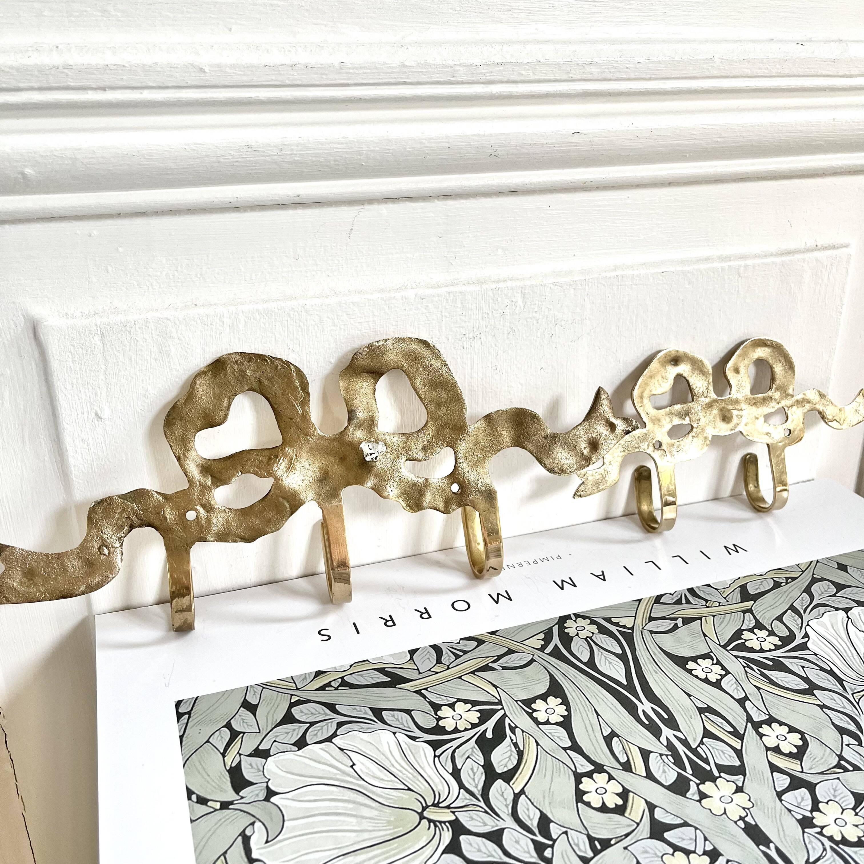 2 hooks in gilded brass