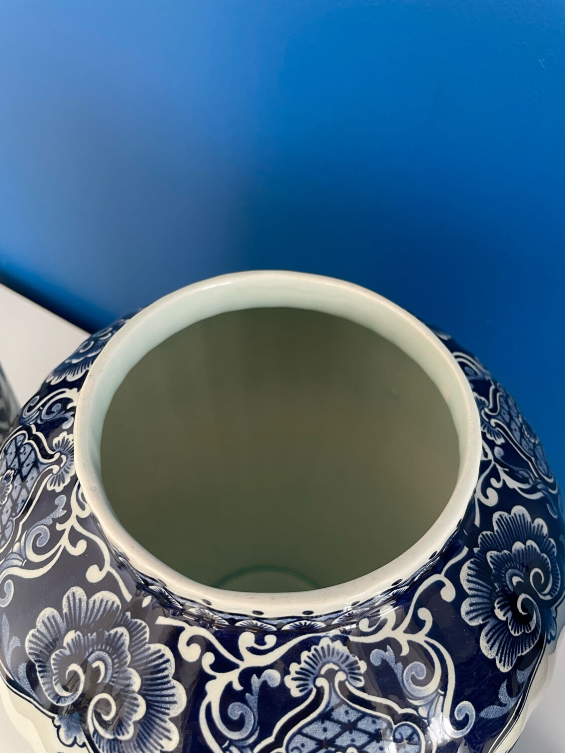 Fireplace trim vase delft made for royal sphinx by boch