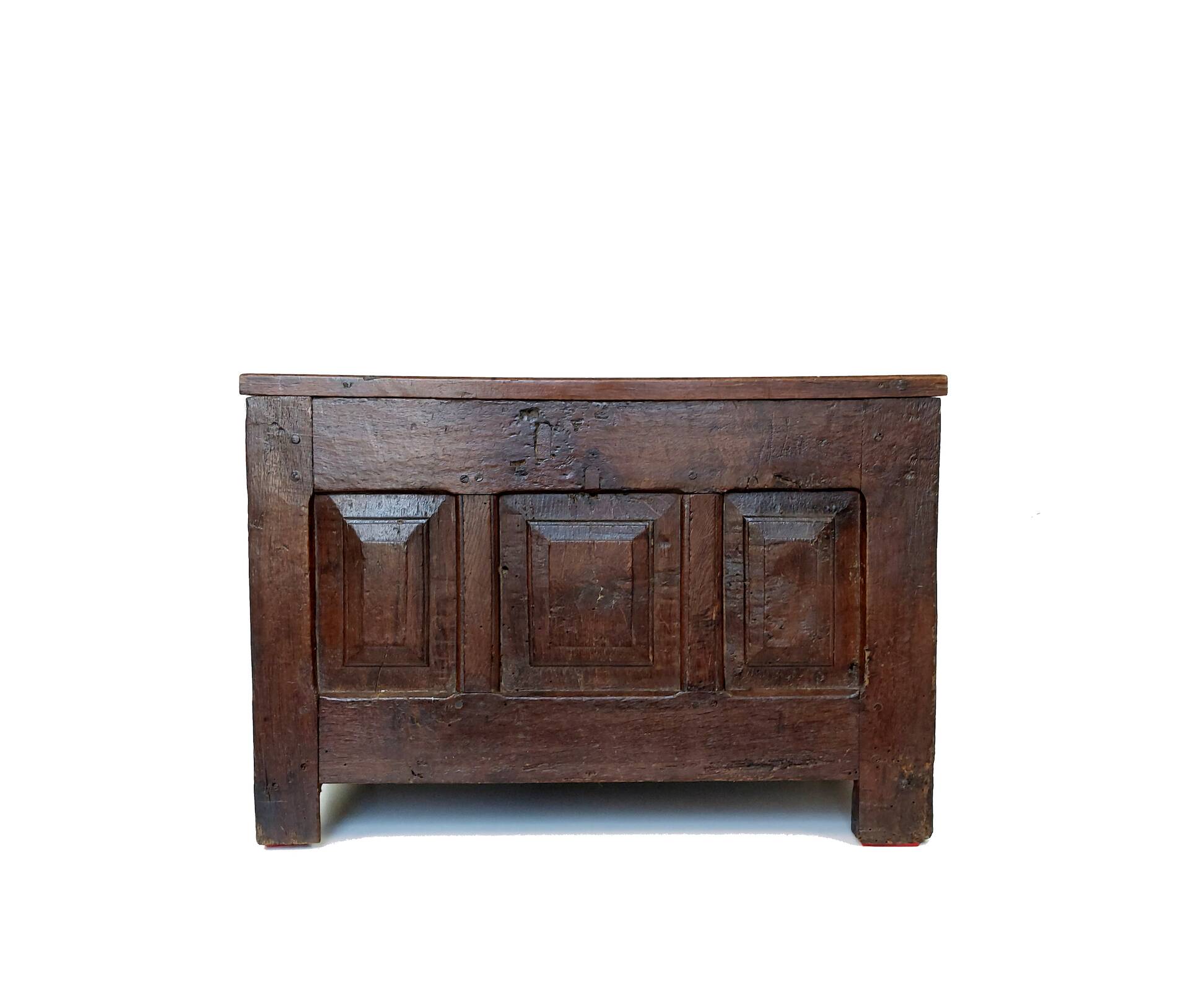 Solid oak chest from the early 17th century