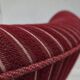 Fauteuil danois des années 1960, en laine de meuble rayée rouge, pieds en bois de chêne.