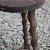 Tabouret tripode pieds ondulés