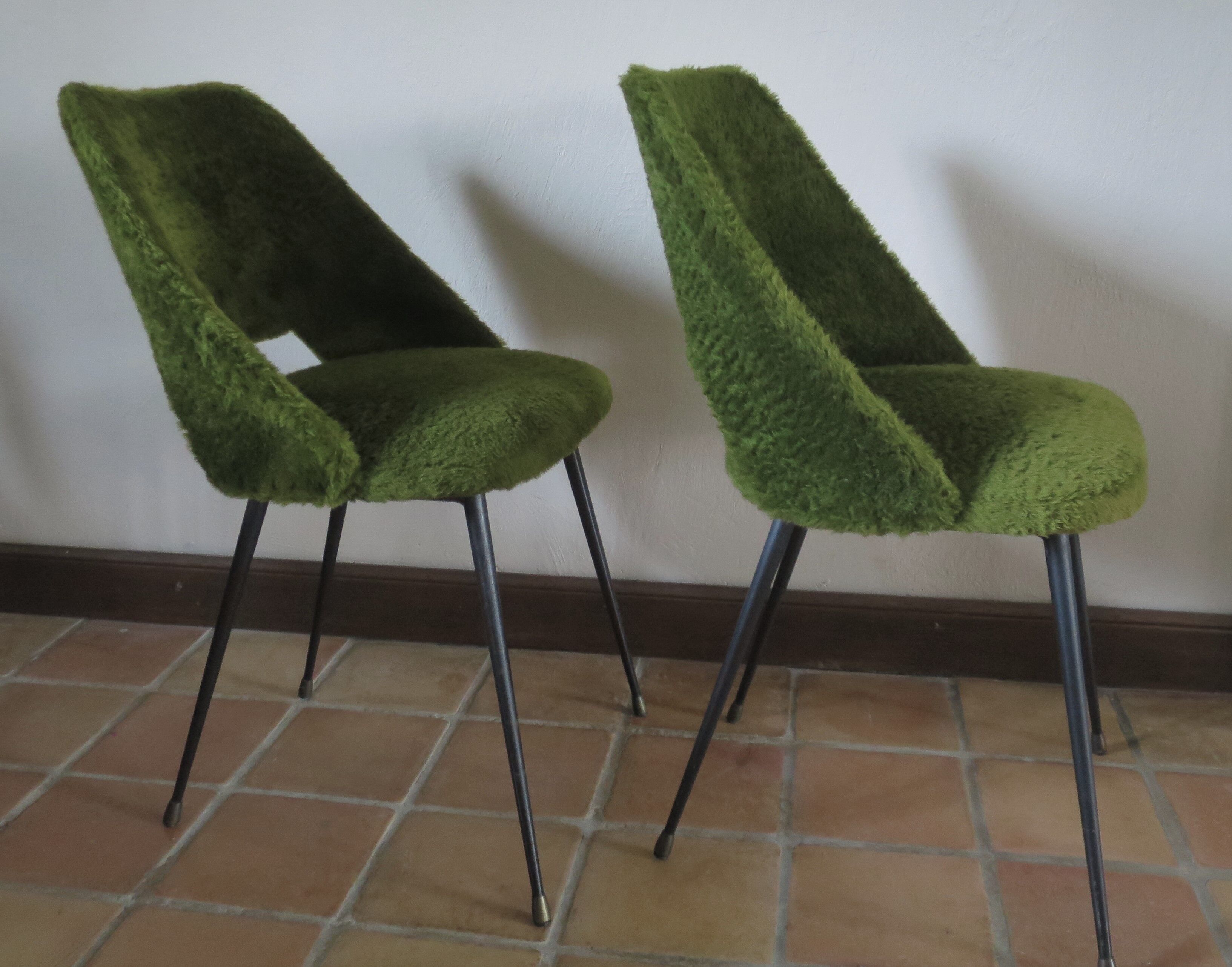 Pair of chairs tonneau moumoute green feet metal compass