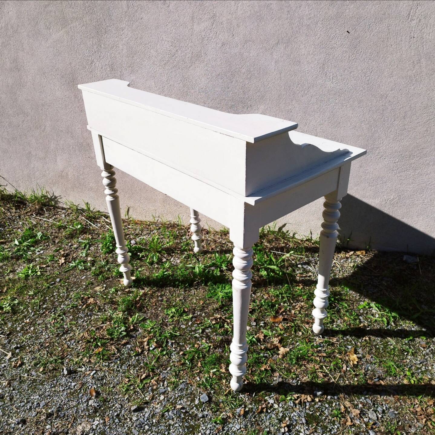 Side or entry desk with tablet