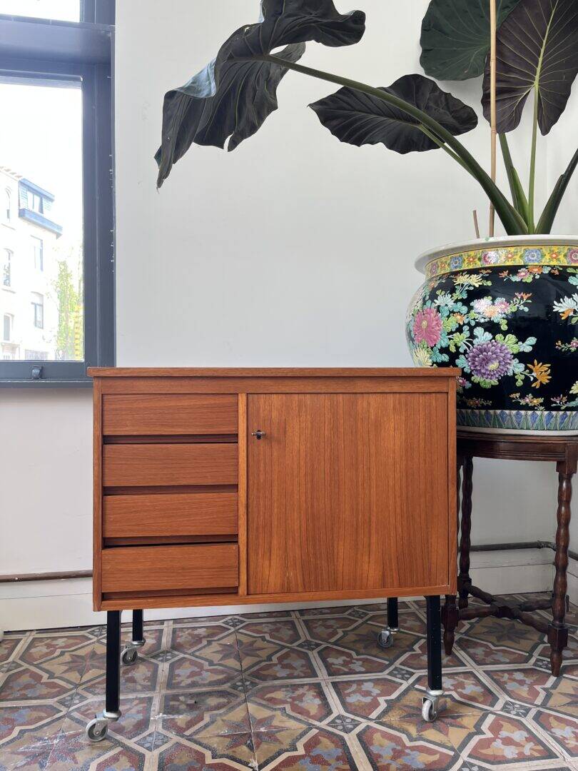 Vintage chest of drawers