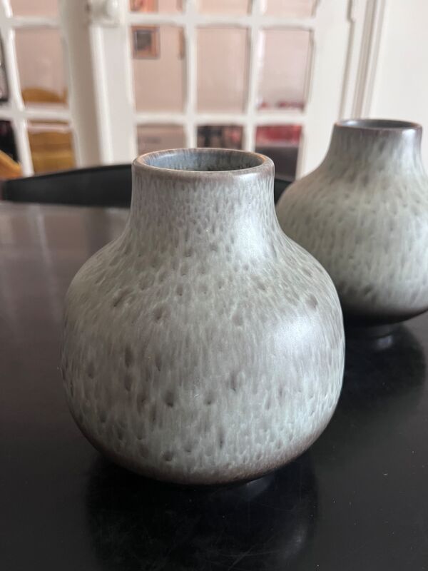 Paire de vases en céramique