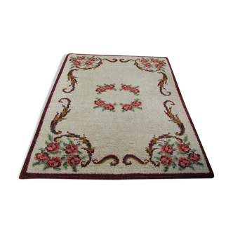 Tapis romantique blanc et bordeaux 190 x 150 cm