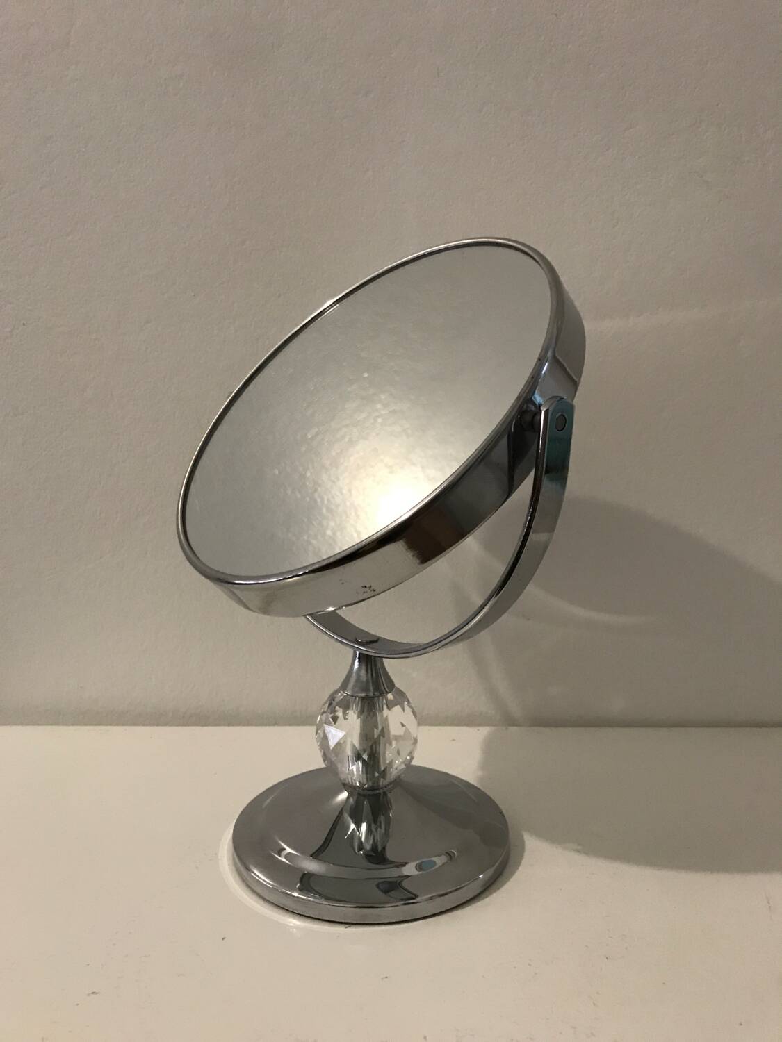 Magnificent retro mirror with magnifying effect