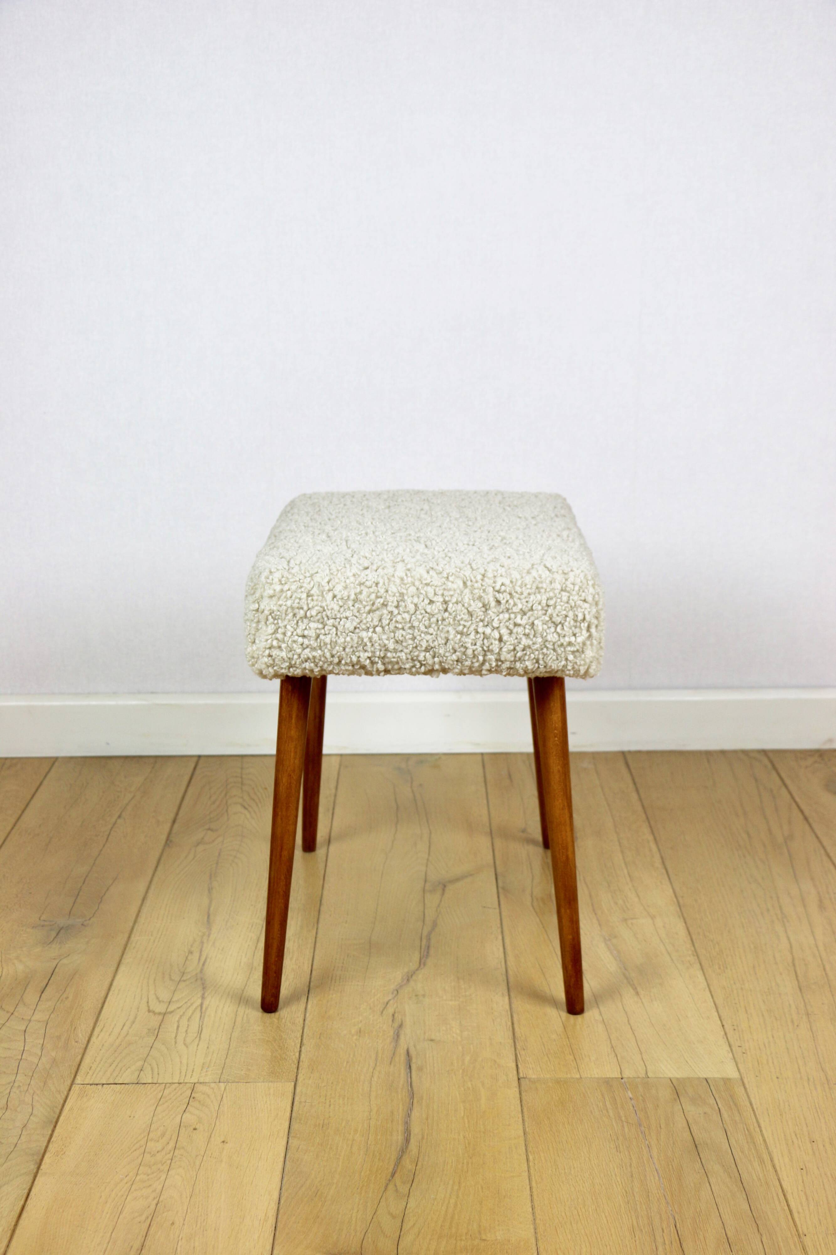 High stool seat boucle beige - round beech legs
