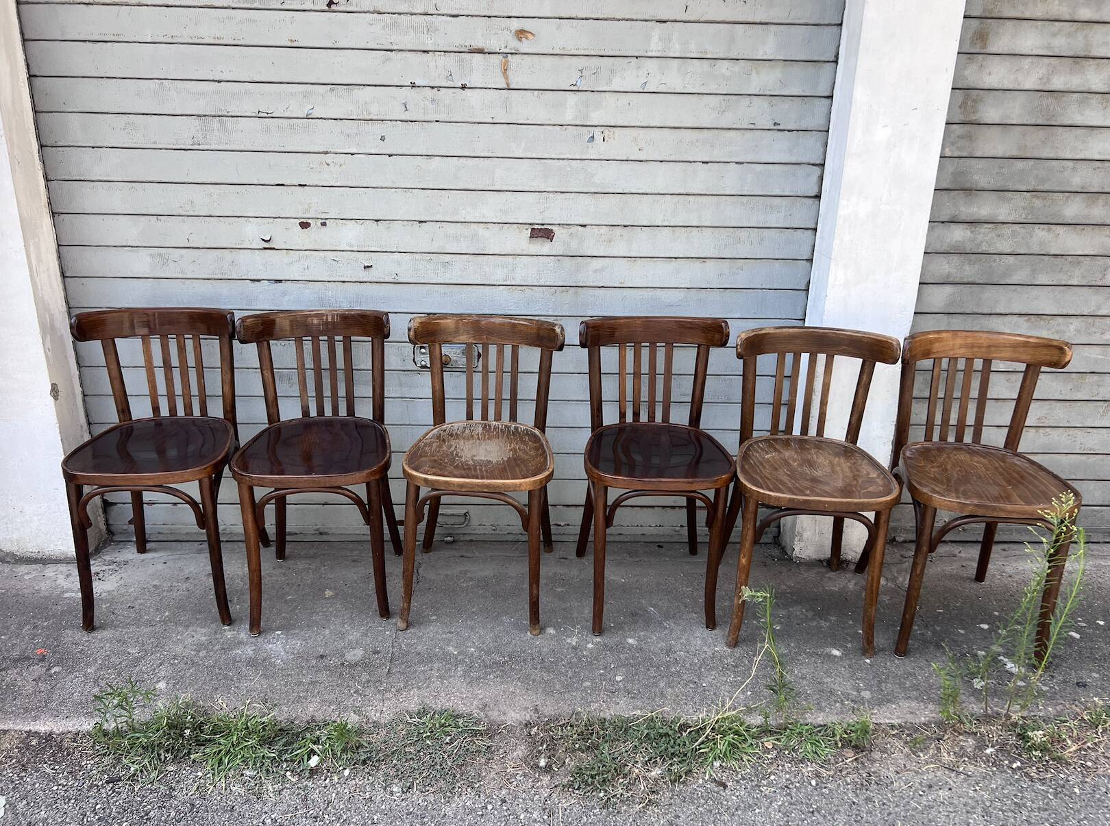 (Lot) 6 wooden bistro chairs