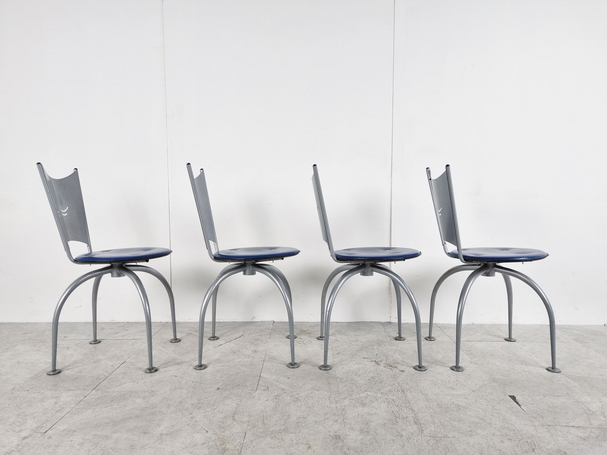 Chaises de salle à manger en métal post-modernes, années 1990