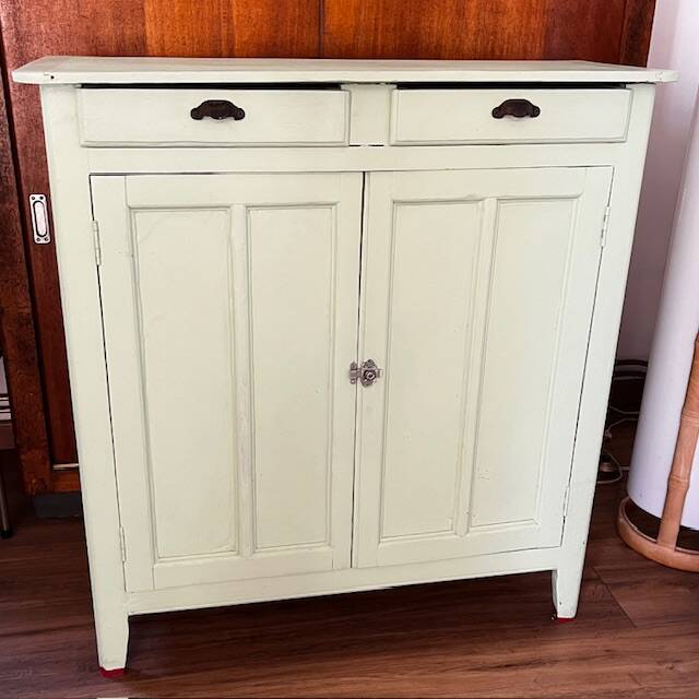 Green Parisian Buffet