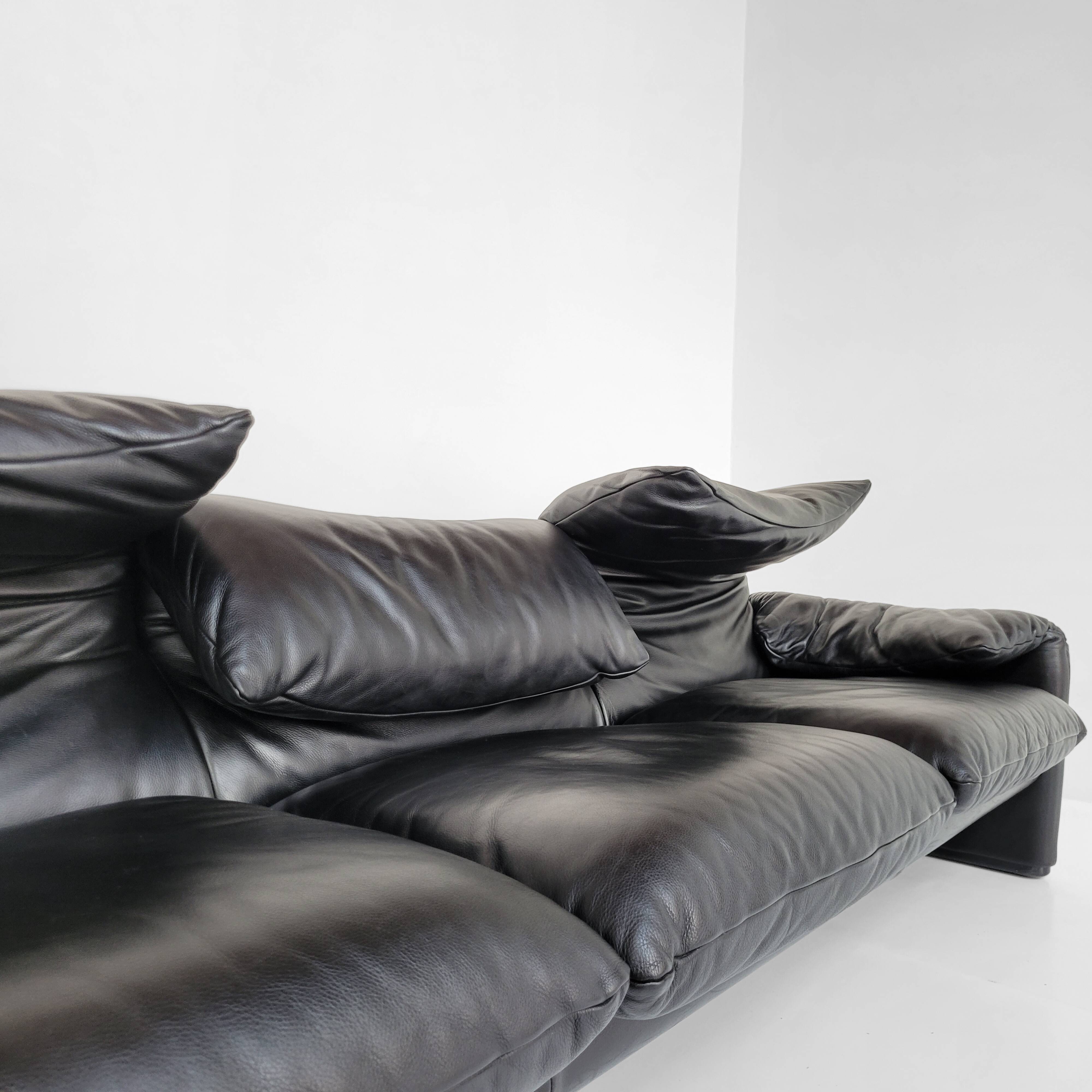 Maralunga sofa by Vico Magistretti for Cassina
