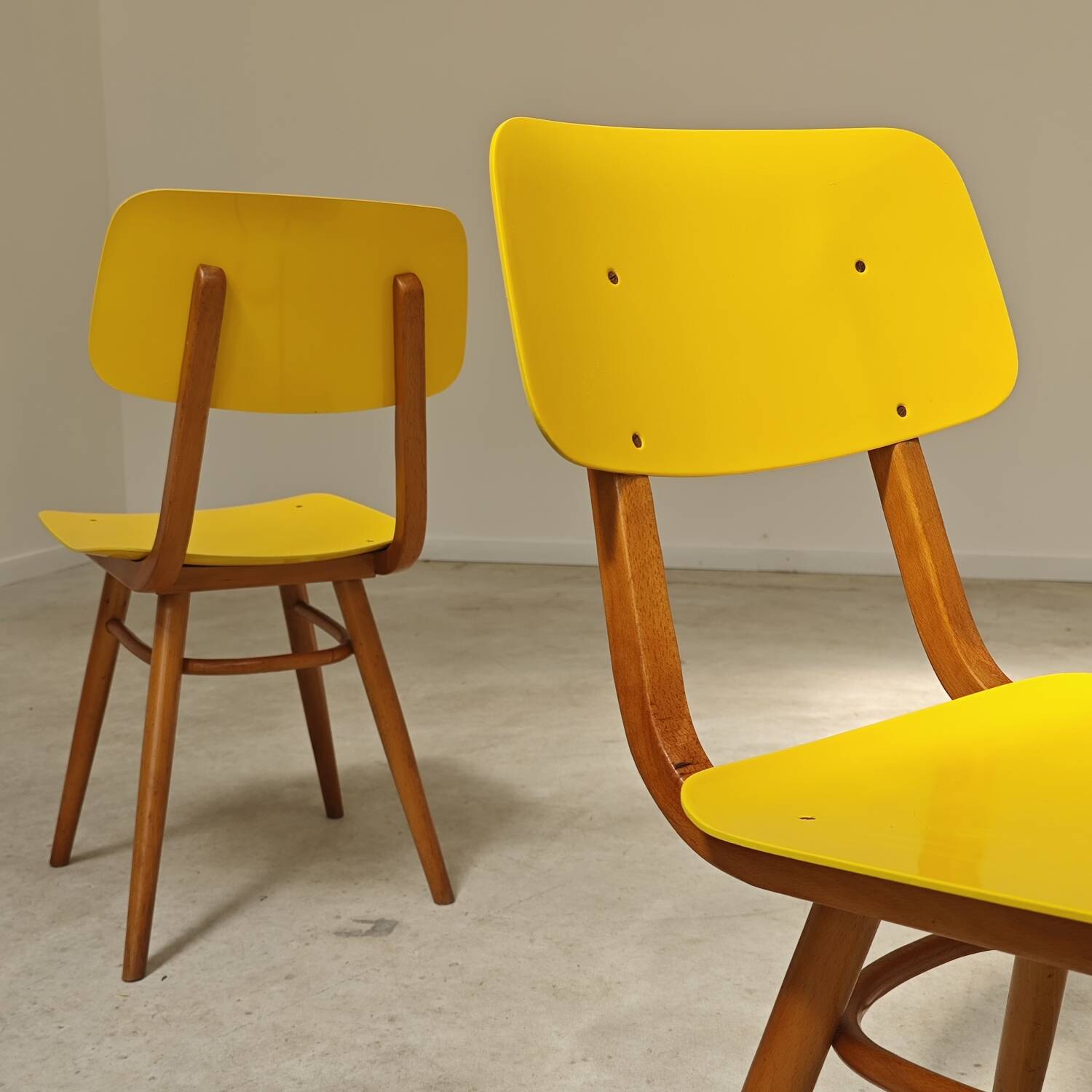 Pair of Ton Bystrice Thonet chairs in wood and yellow molded plastic