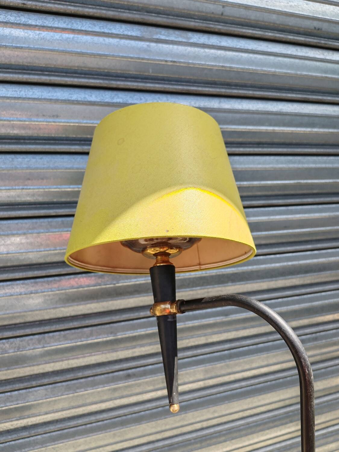 Lampadaire tripode, maison Lunel, années 50.
