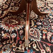 Table basse Chesterfield anglaise antique avec plateau en cuir