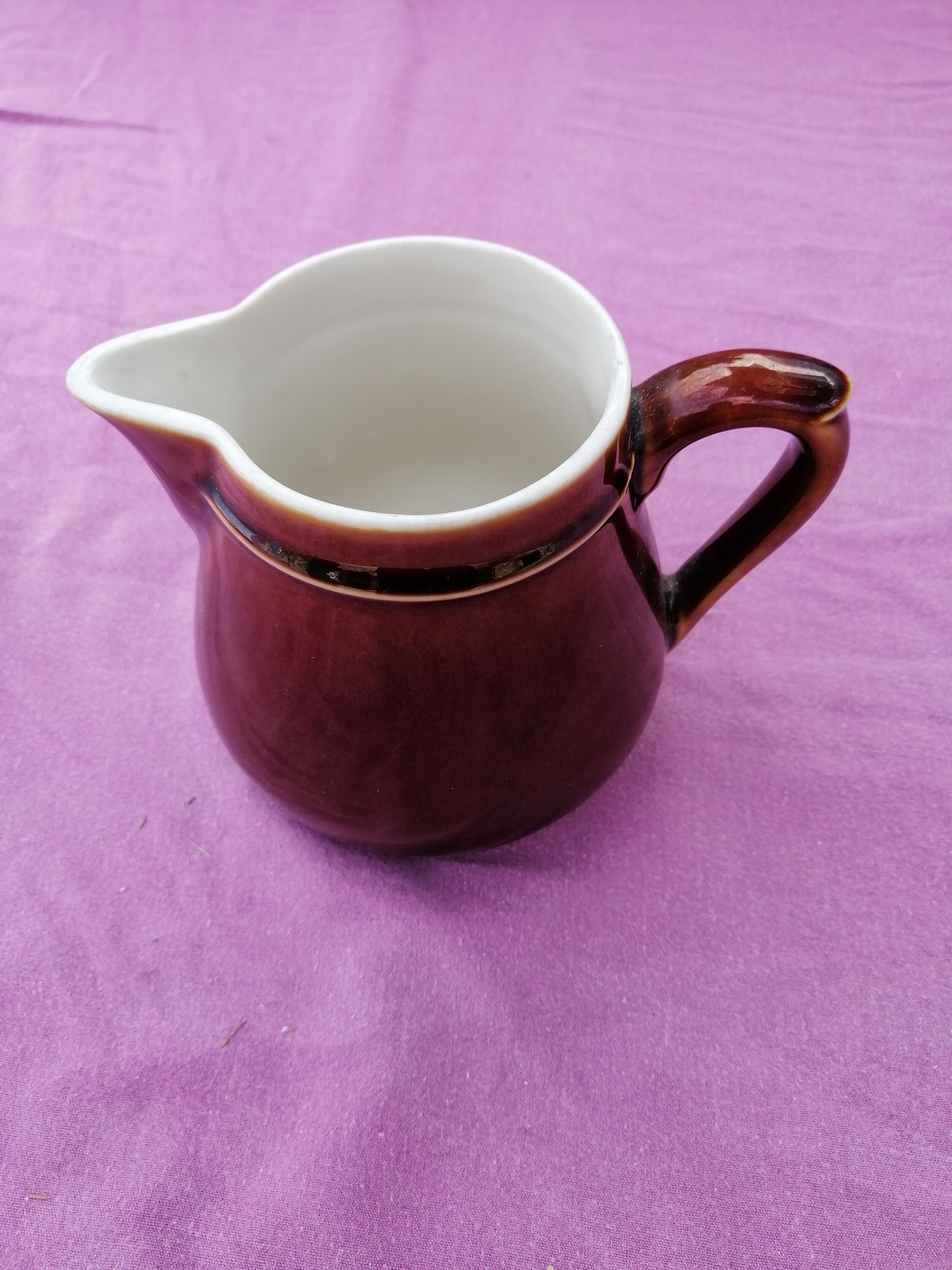 Earth pitcher and ceramic