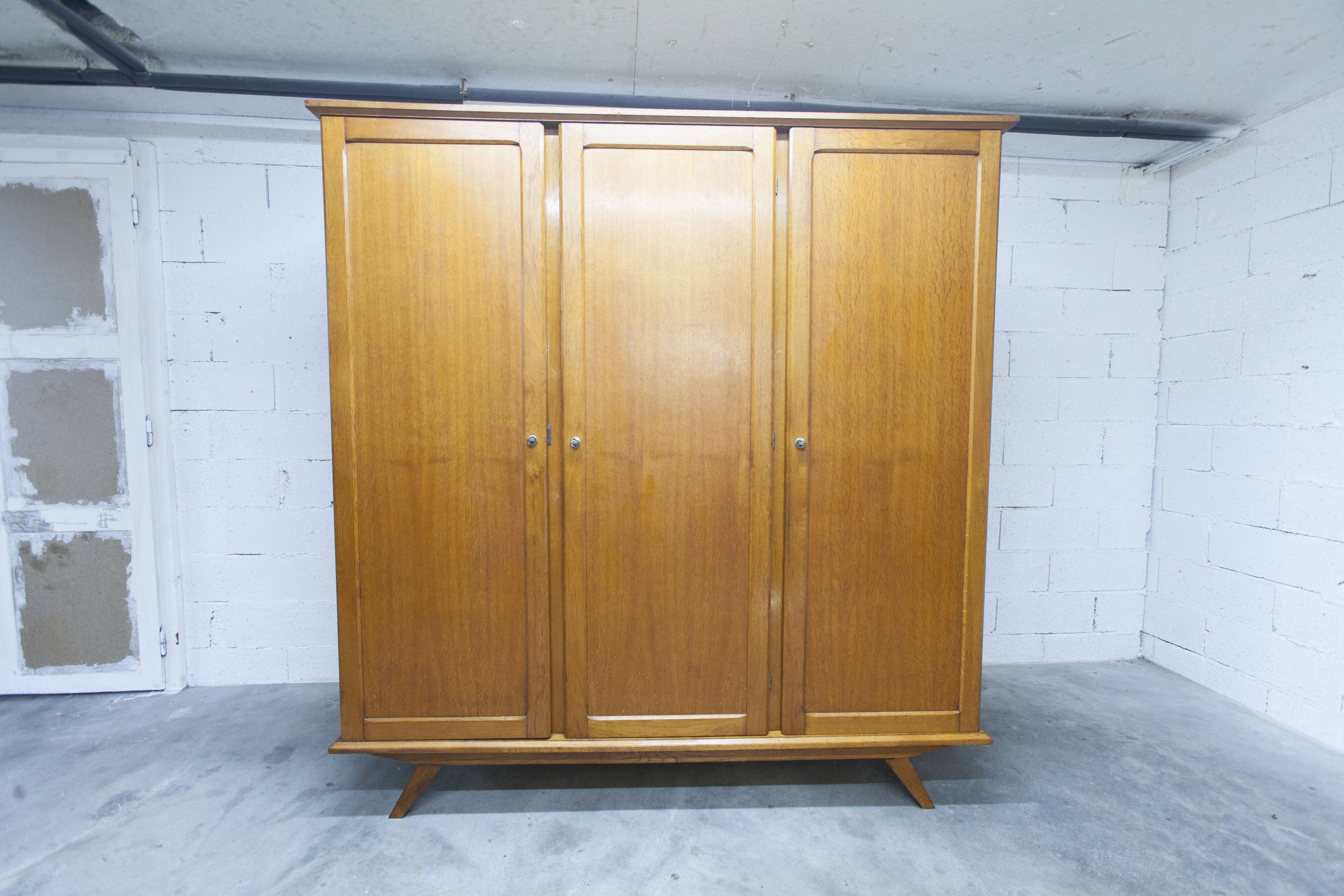French wardrobe with tapered legs, 3 doors, 120cm hanging rail, new.