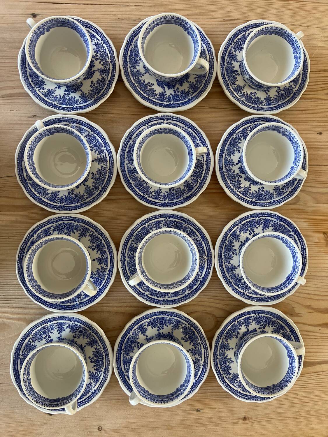 Lot de 12 tasses Luneville The Cottage