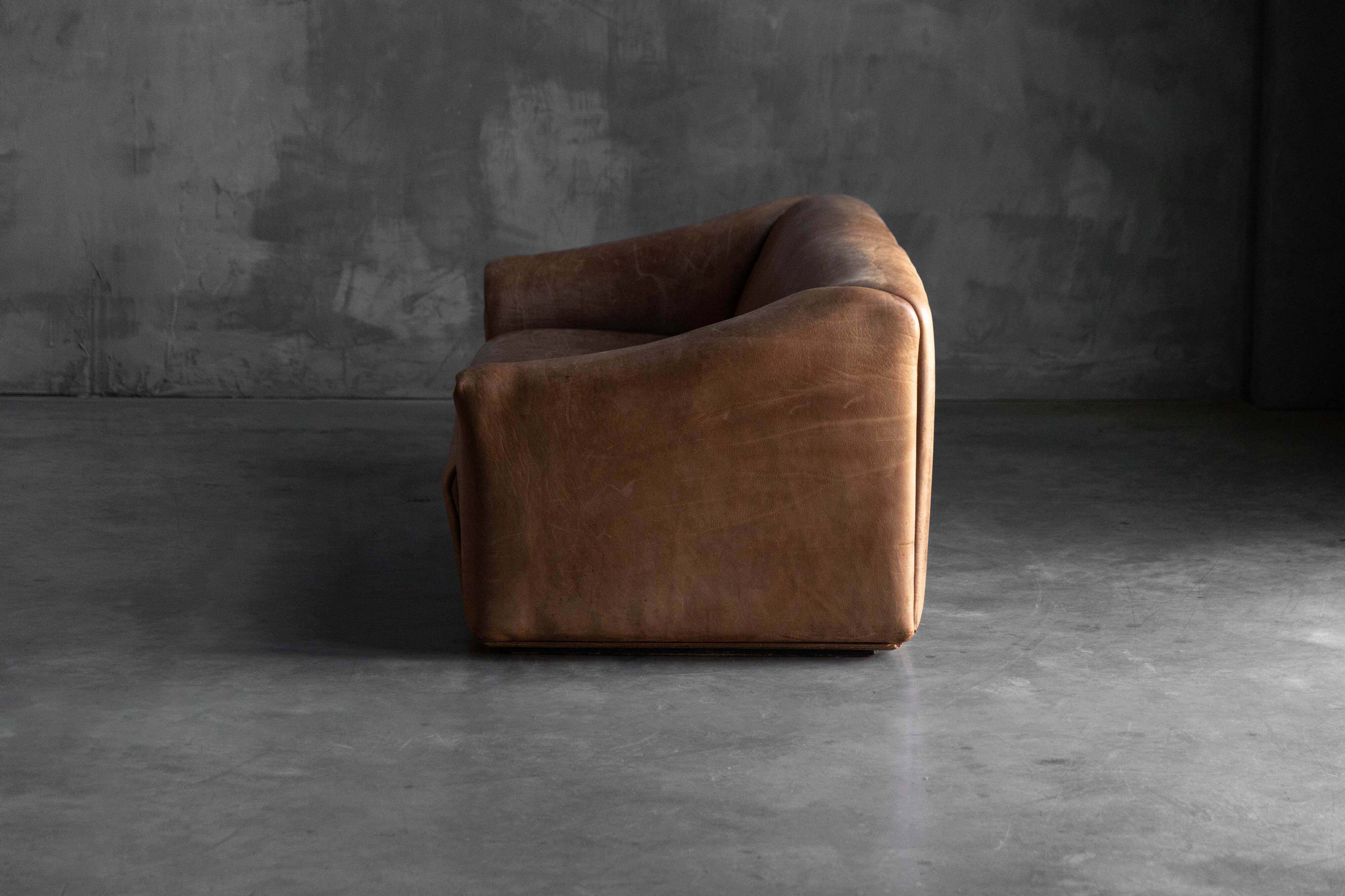 De Sede DS-47 bullhide leather sofa, Switzerland, 1970s