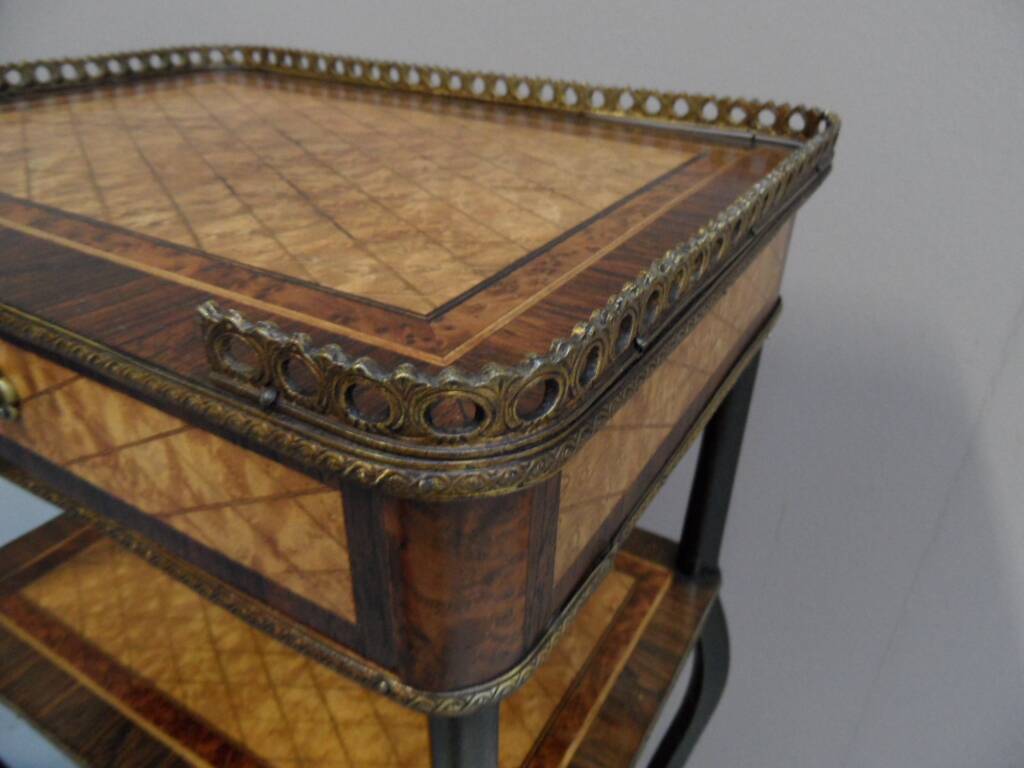 Table d'appoint antique Napoléon 3 avec marqueterie