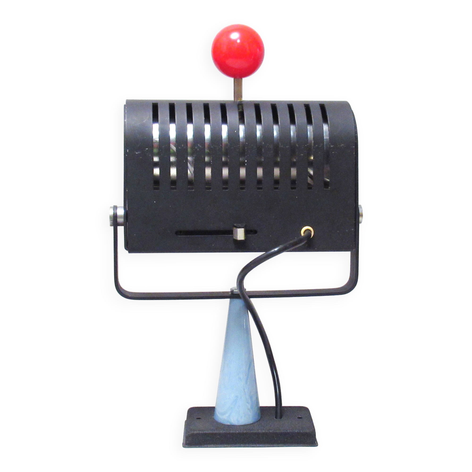 Italian post-modern wall light from the 1980s.