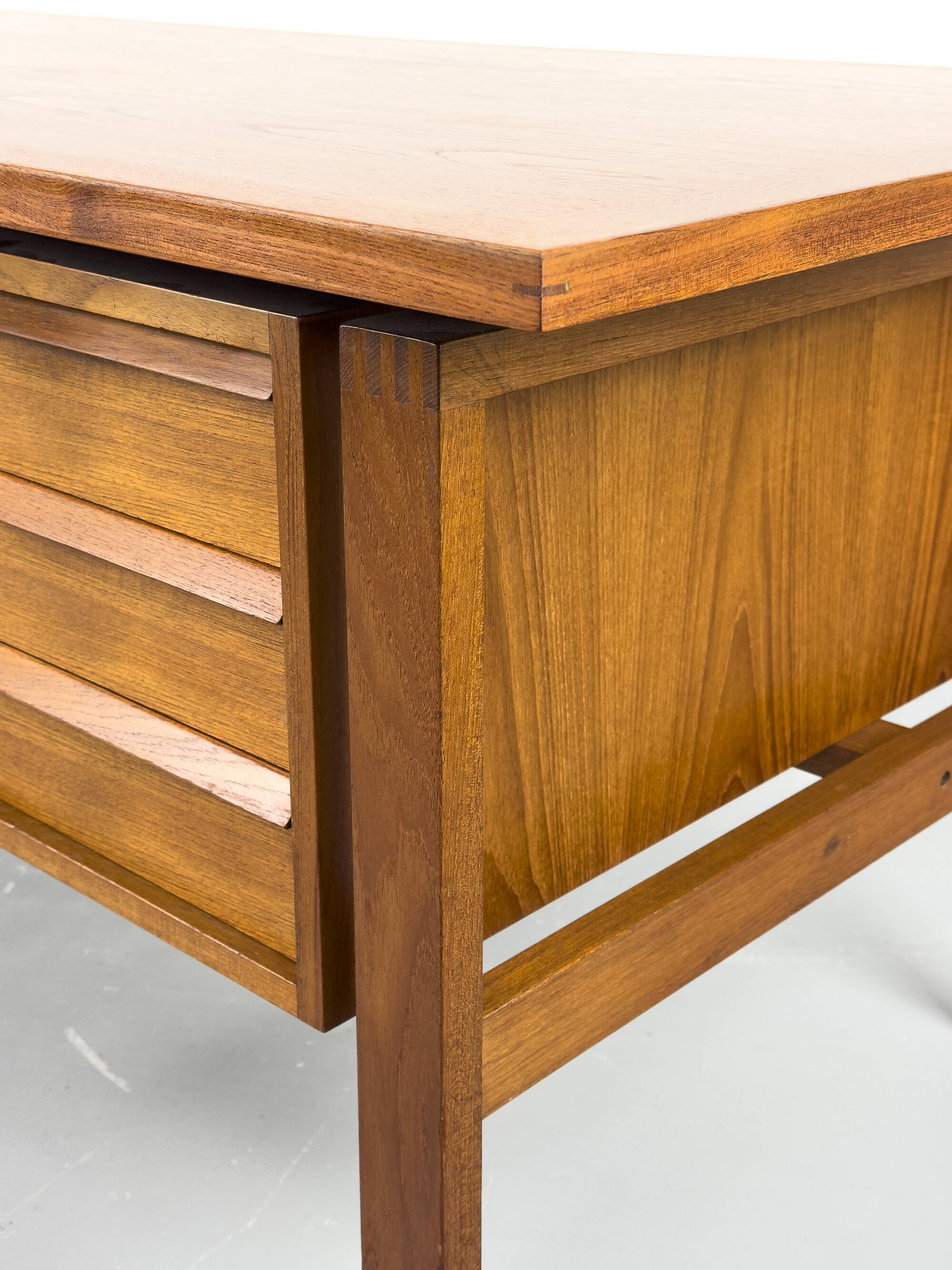 Mid-Century Teak Desk by Svend Åge Madsen for Sigurd Hansen, 1960s