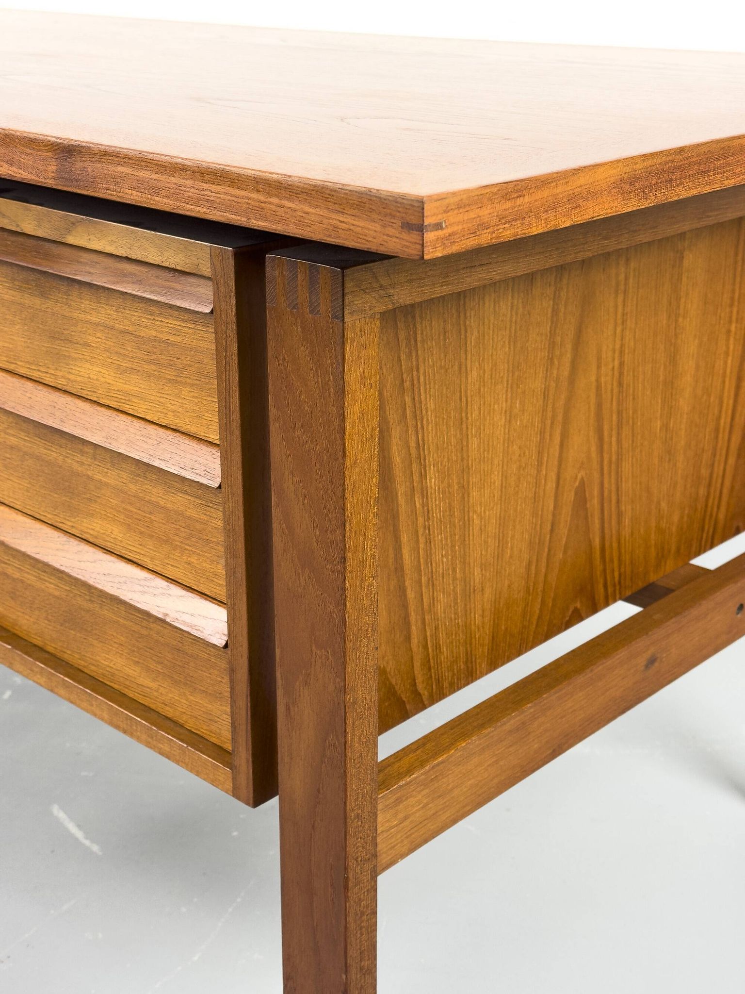 Mid-century teak desk by Svend Åge Madsen for Sigurd Hansen, 1960s.